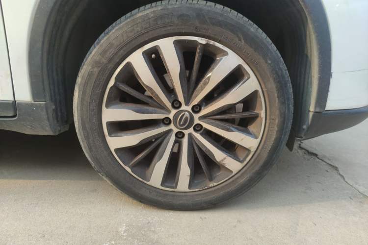 Used GAC Trumpchi GS4 2017 235T Automatic Two-Wheel Drive Luxury Smart Connectivity Version Right Front Wheel Hub