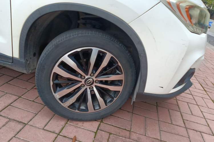 Used GAC Trumpchi GS4 2017 235T Automatic Two-Wheel Drive Luxury Smart Connectivity Version Right Front Wheel Hub
