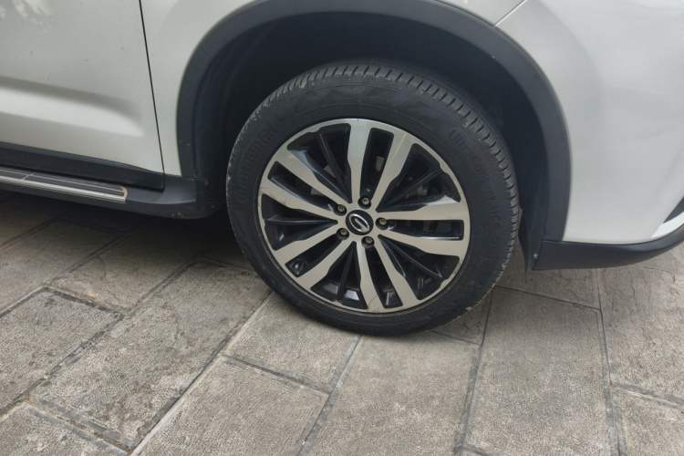 Used GAC Trumpchi GS4 2017 235T Automatic Two-Wheel Drive Luxury Smart Connectivity Version Right Front Wheel Hub