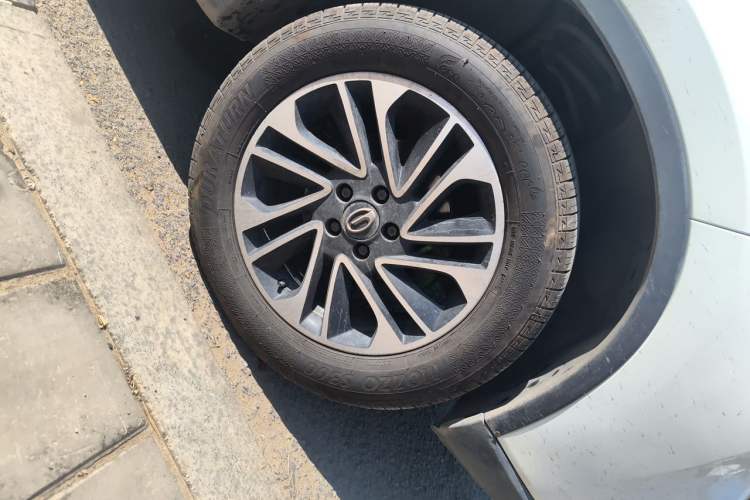 Used GAC Trumpchi GS4 2017 200T G-DCT Two-Wheel Drive Elite Edition Right Front Wheel Hub