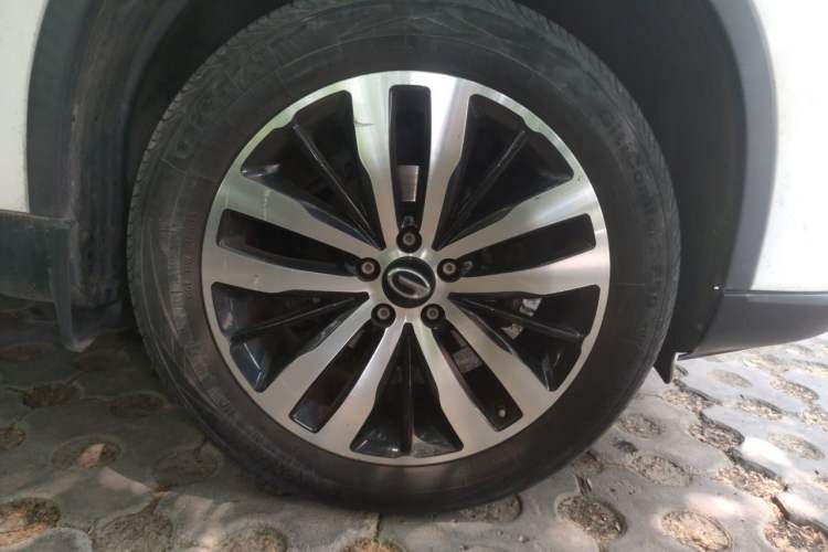Used GAC Trumpchi GS4 2017 235T Manual Two-Wheel Drive Luxury Edition Right Front Wheel Hub
