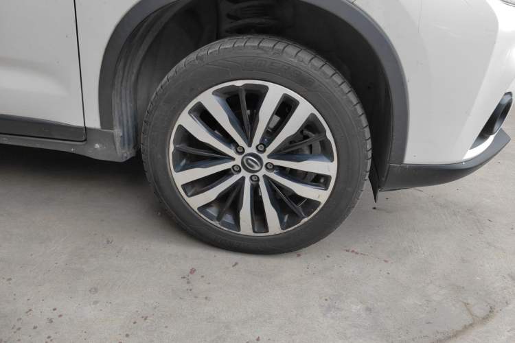 Used GAC Trumpchi GS4 2017 235T Automatic Two-Wheel Drive Luxury Smart Connectivity Version Right Front Wheel Hub
