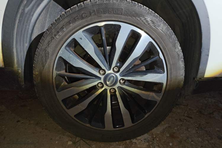 Used GAC Trumpchi GS4 2017 235T Automatic Two-Wheel Drive Luxury Smart Connectivity Version Right Front Wheel Hub