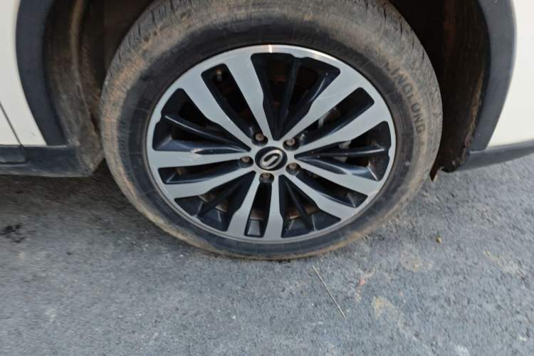Used GAC Trumpchi GS4 2017 235T Automatic Two-Wheel Drive Luxury Smart Connectivity Version Right Front Wheel Hub
