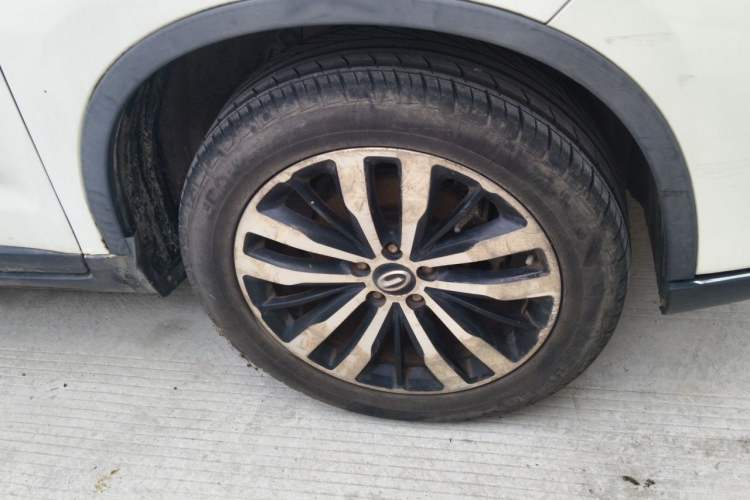 Used GAC Trumpchi GS4 2017 235T Automatic Two-Wheel Drive Luxury Smart Connectivity Version Right Front Wheel Hub