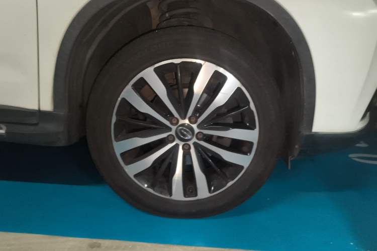 Used GAC Trumpchi GS4 2017 235T Automatic Two-Wheel Drive Luxury Smart Connectivity Version Right Front Wheel Hub