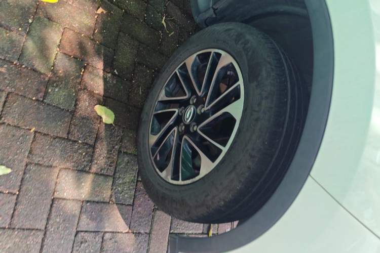 Used GAC Trumpchi GS4 2017 235T Automatic Two-Wheel Drive Elite Edition Right Front Wheel Hub