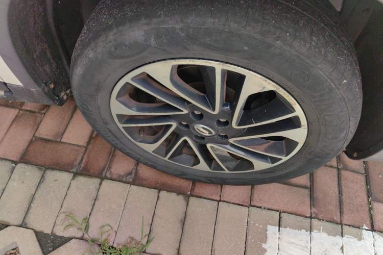 Used GAC Trumpchi GS4 2017 235T Automatic Two-Wheel Drive Elite Edition Right Front Wheel Hub