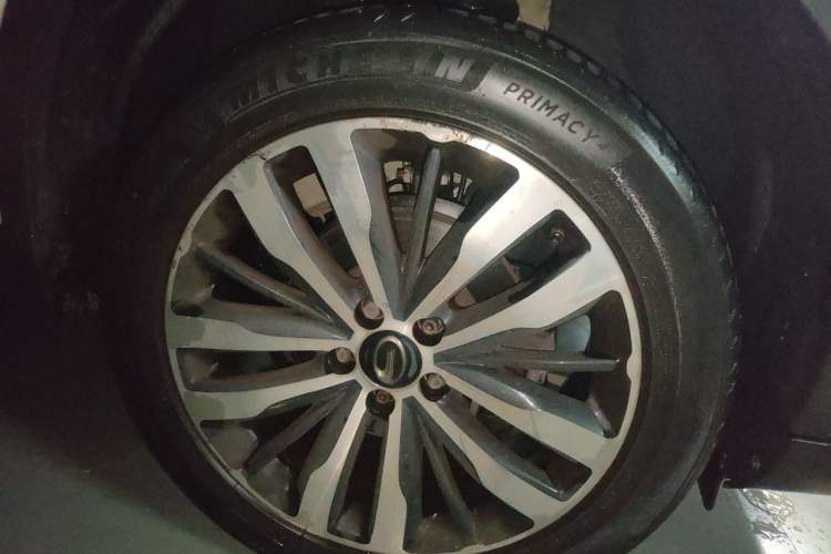 Used GAC Trumpchi GS4 2017 235T Automatic Two-Wheel Drive Luxury Smart Connectivity Version Right Front Wheel Hub