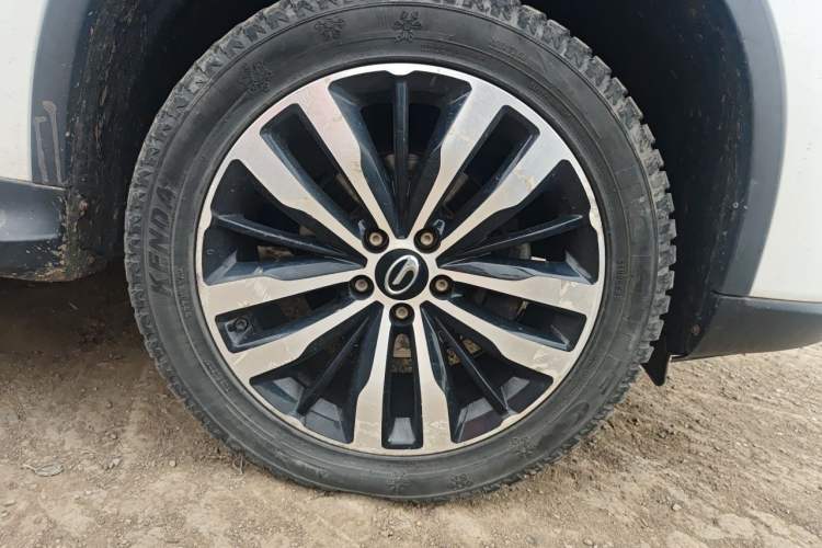 Used GAC Trumpchi GS4 2017 235T Automatic Two-Wheel Drive Luxury Smart Connectivity Version Right Front Wheel Hub