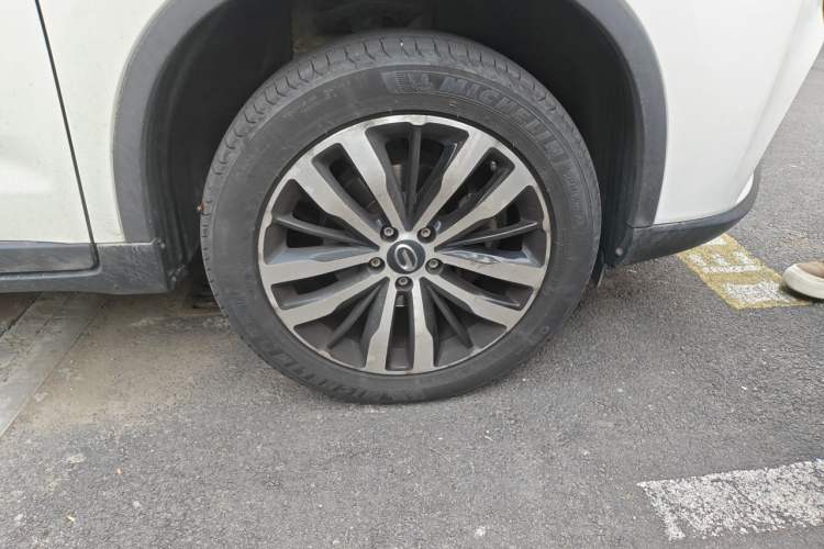 Used GAC Trumpchi GS4 2017 235T Automatic Two-Wheel Drive Luxury Smart Connectivity Version Right Front Wheel Hub