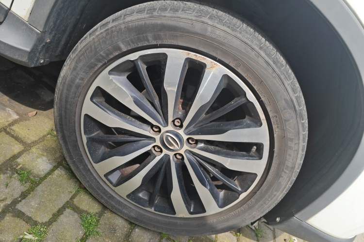 Used GAC Trumpchi GS4 2017 235T Automatic Two-Wheel Drive Luxury Smart Connectivity Version Right Front Wheel Hub