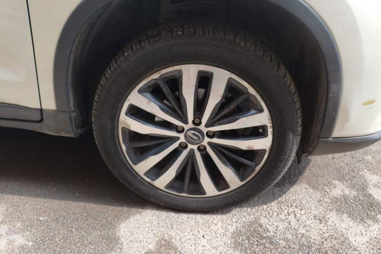 Used GAC Trumpchi GS4 2017 235T Automatic Two-Wheel Drive Luxury Smart Connectivity Version Right Front Wheel Hub