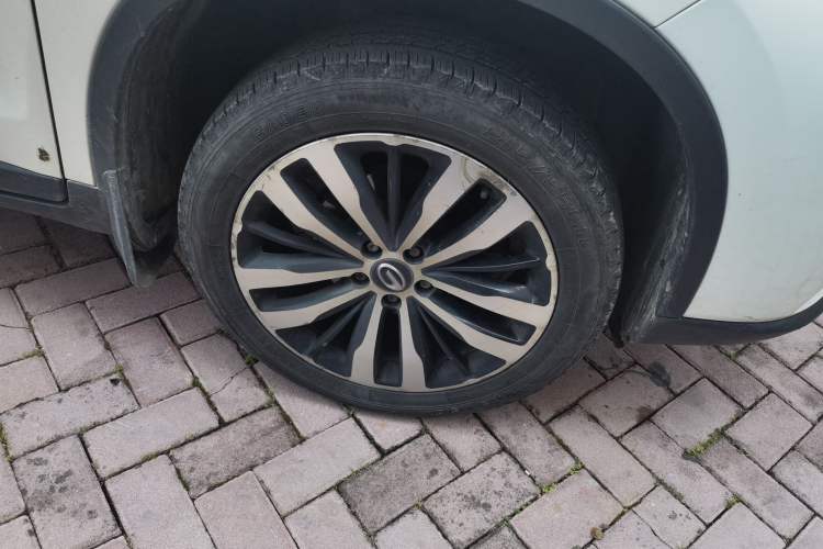 Used GAC Trumpchi GS4 2017 235T Automatic Two-Wheel Drive Luxury Smart Connectivity Version Right Front Wheel Hub