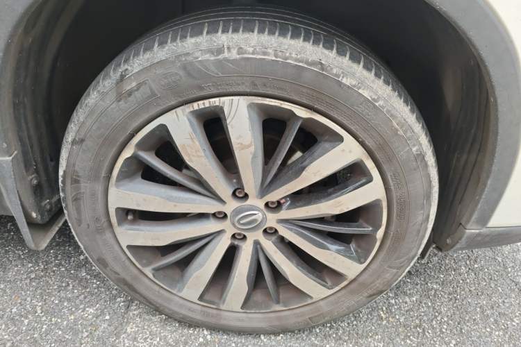 Used GAC Trumpchi GS4 2017 235T Automatic Two-Wheel Drive Luxury Smart Connectivity Version Right Front Wheel Hub