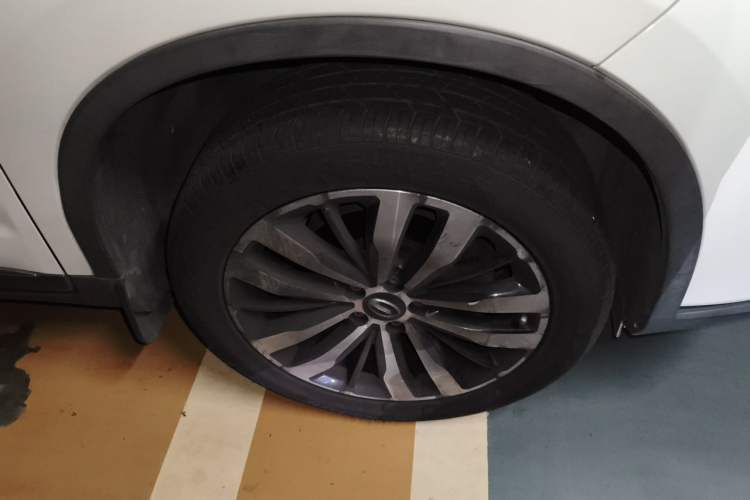 Used GAC Trumpchi GS4 2017 235T Automatic Two-Wheel Drive Luxury Smart Connectivity Version Right Front Wheel Hub