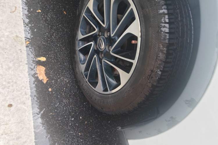 Used GAC Trumpchi GS4 2017 200T G-DCT Two-Wheel Drive Elite Edition Right Front Wheel Hub