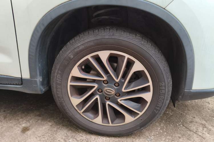 Used GAC Trumpchi GS4 2017 235T Automatic Two-Wheel Drive Elite Edition Right Front Wheel Hub