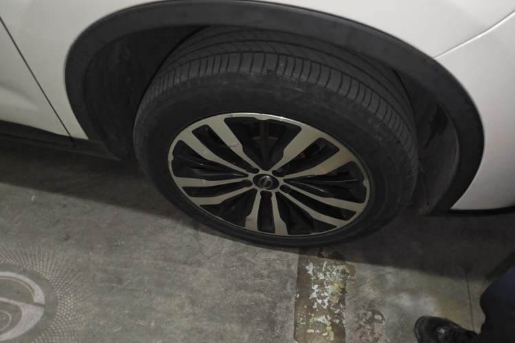 Used GAC Trumpchi GS4 2017 235T Automatic Two-Wheel Drive Luxury Smart Connectivity Version Right Front Wheel Hub