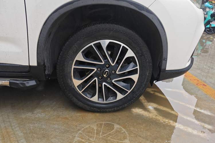 Used GAC Trumpchi GS4 2017 235T Automatic Two-Wheel Drive Elite Edition Right Front Wheel Hub