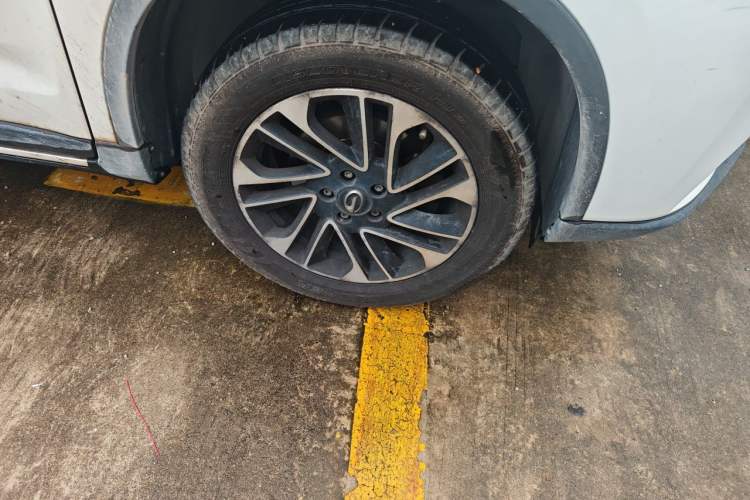 Used GAC Trumpchi GS4 2017 235T Automatic Two-Wheel Drive Elite Edition Right Front Wheel Hub