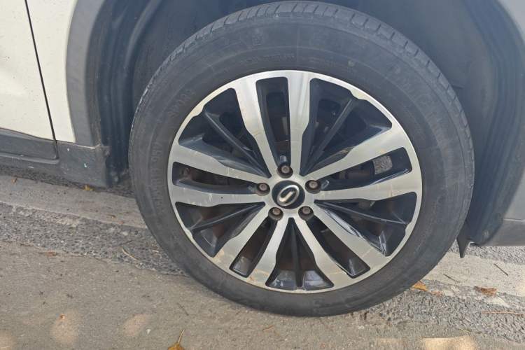 Used GAC Trumpchi GS4 2017 235T Automatic Two-Wheel Drive Luxury Smart Connectivity Version Right Front Wheel Hub
