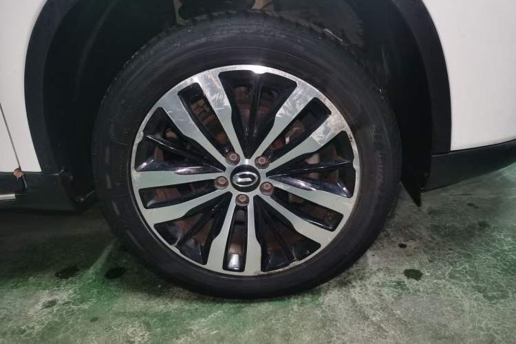 Used GAC Trumpchi GS4 2017 235T Automatic Two-Wheel Drive Luxury Smart Connectivity Version Right Front Wheel Hub