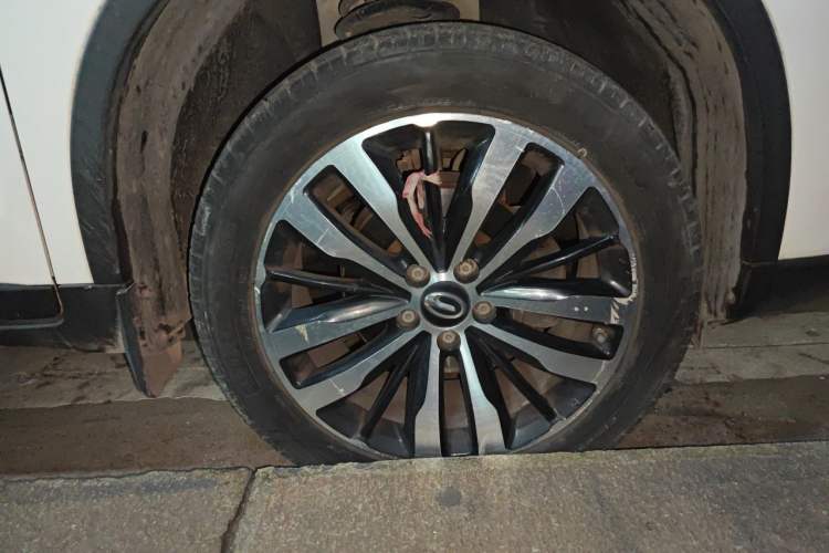 Used GAC Trumpchi GS4 2017 235T Automatic Two-Wheel Drive Luxury Smart Connectivity Version Right Front Wheel Hub