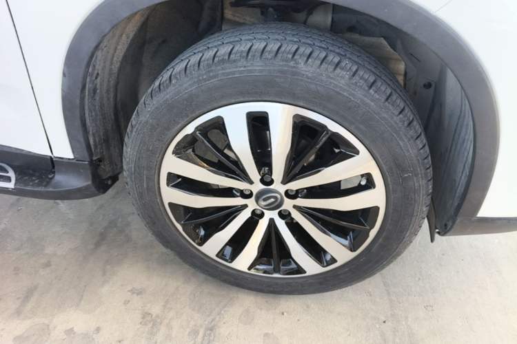 Used GAC Trumpchi GS4 2017 200T G-DCT Two-Wheel Drive Luxury Edition Right Front Wheel Hub