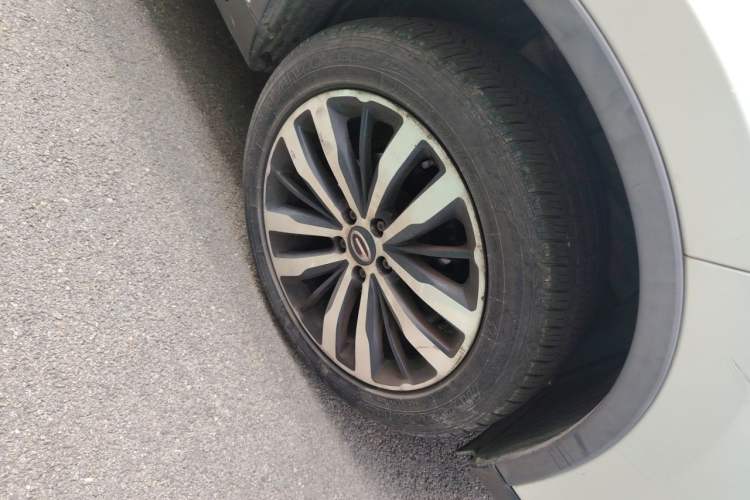 Used GAC Trumpchi GS4 2017 235T Automatic Two-Wheel Drive Luxury Smart Connectivity Version Right Front Wheel Hub