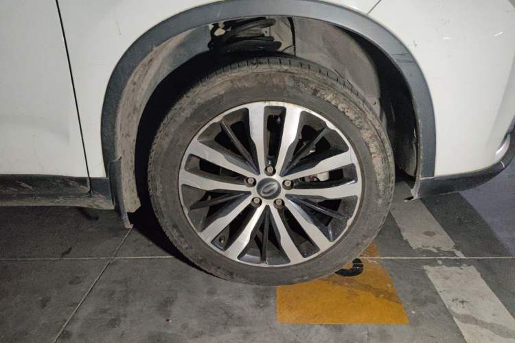 Used GAC Trumpchi GS4 2017 235T Automatic Two-Wheel Drive Luxury Smart Connectivity Version Right Front Wheel Hub