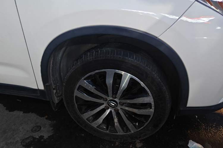 Used GAC Trumpchi GS4 2017 235T Automatic Two-Wheel Drive Luxury Smart Connectivity Version Right Front Wheel Hub