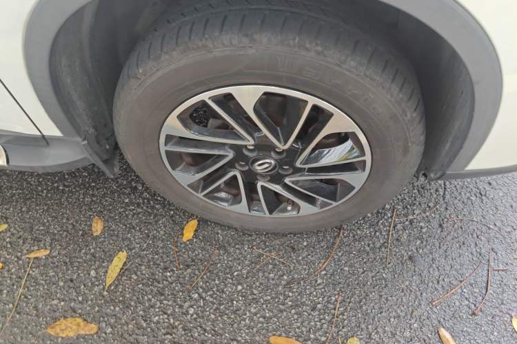 Used GAC Trumpchi GS4 2017 235T Automatic Two-Wheel Drive Elite Edition Right Front Wheel Hub