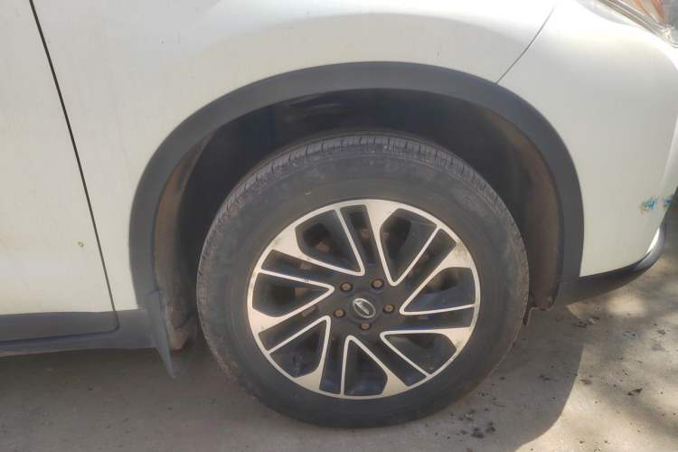 Used GAC Trumpchi GS4 2017 235T Automatic Two-Wheel Drive Elite Edition Right Front Wheel Hub