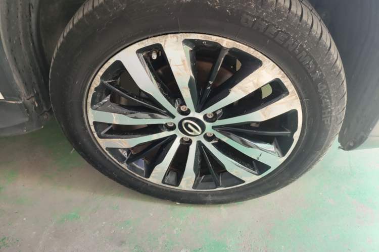 Used GAC Trumpchi GS4 2017 235T Automatic Two-Wheel Drive Luxury Smart Connectivity Version Right Front Wheel Hub