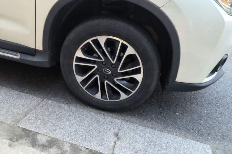 Used GAC Trumpchi GS4 2017 200T G-DCT Two-Wheel Drive Elite Edition Right Front Wheel Hub
