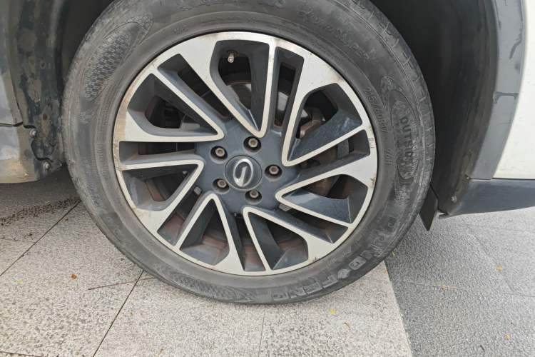 Used GAC Trumpchi GS4 2017 235T Automatic Two-Wheel Drive Elite Edition Right Front Wheel Hub