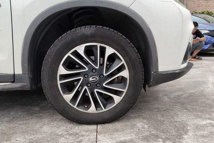 Used GAC Trumpchi GS4 2017 235T Automatic Two-Wheel Drive Elite Edition Right Front Wheel Hub