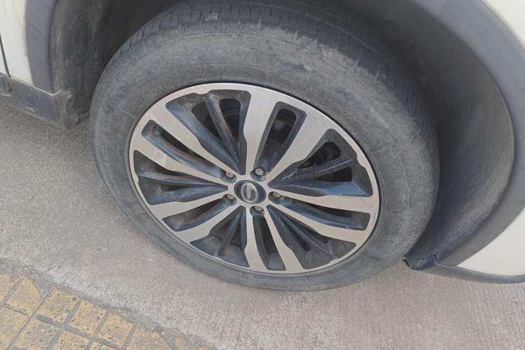 Used GAC Trumpchi GS4 2017 235T Automatic Two-Wheel Drive Luxury Smart Connectivity Version Right Front Wheel Hub