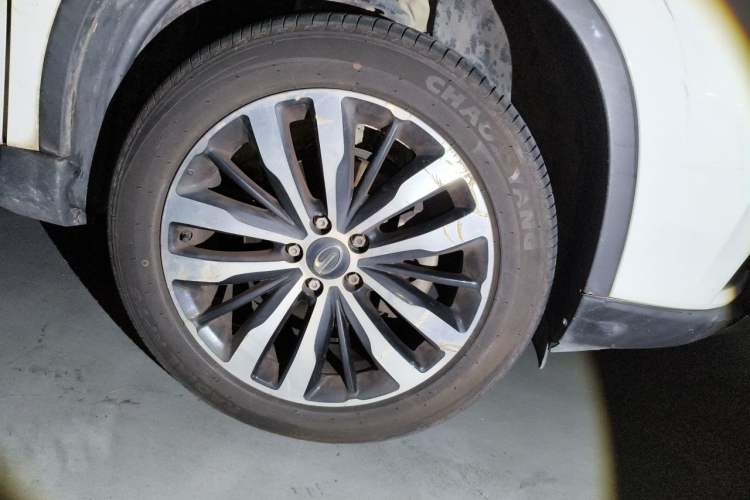 Used GAC Trumpchi GS4 2017 235T Automatic Two-Wheel Drive Luxury Smart Connectivity Version Right Front Wheel Hub