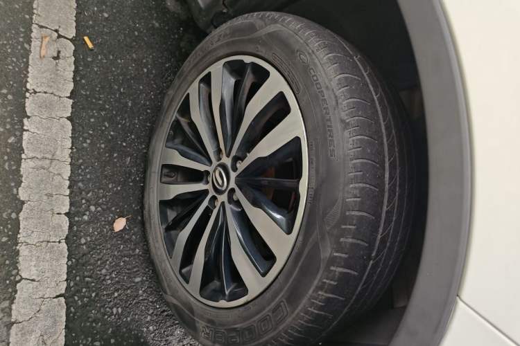 Used GAC Trumpchi GS4 2017 235T Automatic Two-Wheel Drive Luxury Smart Connectivity Version Right Front Wheel Hub