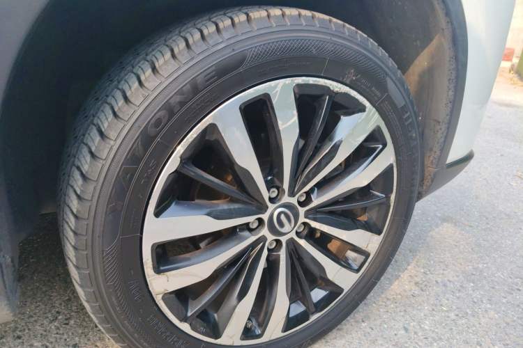 Used GAC Trumpchi GS4 2017 235T Automatic Two-Wheel Drive Luxury Smart Connectivity Version Right Front Wheel Hub