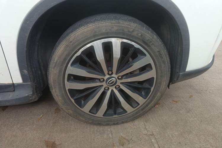 Used GAC Trumpchi GS4 2017 235T Automatic Two-Wheel Drive Luxury Smart Connectivity Version Right Front Wheel Hub