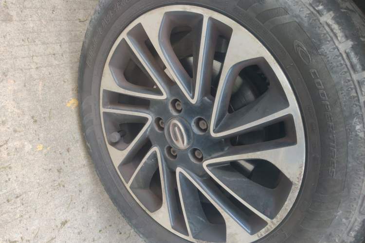 Used GAC Trumpchi GS4 2017 235T Automatic Two-Wheel Drive Elite Edition Right Front Wheel Hub
