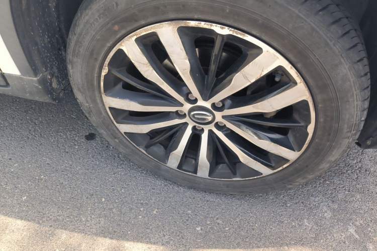 Used GAC Trumpchi GS4 2017 235T Automatic Two-Wheel Drive Luxury Smart Connectivity Version Right Front Wheel Hub