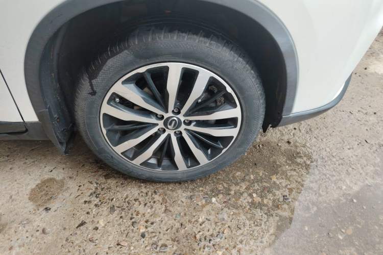 Used GAC Trumpchi GS4 2017 235T Automatic Two-Wheel Drive Luxury Smart Connectivity Version Right Front Wheel Hub