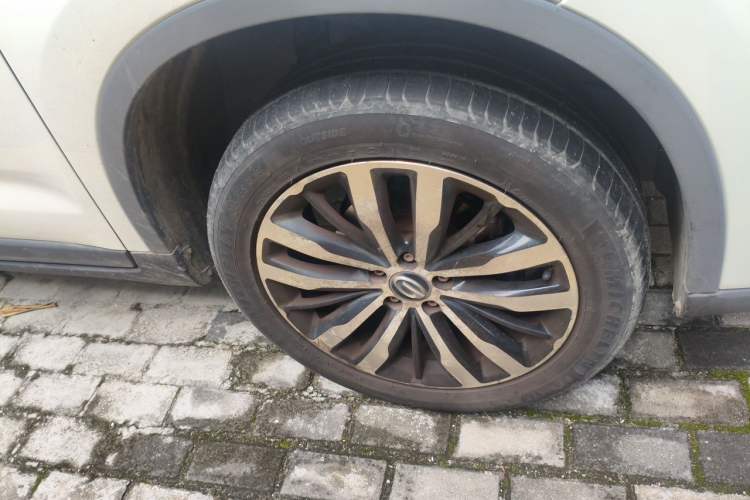 Used GAC Trumpchi GS4 2017 235T Automatic Two-Wheel Drive Luxury Smart Connectivity Version Right Front Wheel Hub