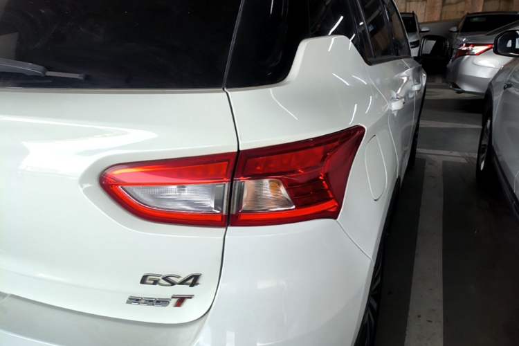Used GAC Trumpchi GS4 2017 235T Manual Two-Wheel Drive Luxury Edition Right Rear Taillight
