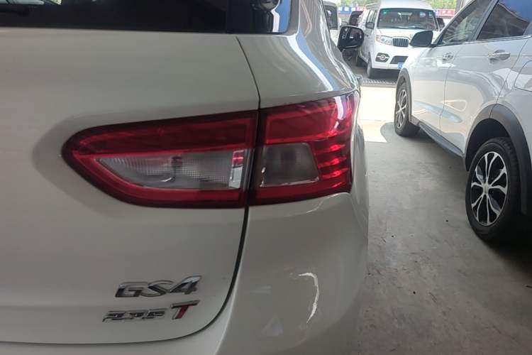 Used GAC Trumpchi GS4 2017 235T Automatic Two-Wheel Drive Luxury Smart Connectivity Version Right Rear Taillight