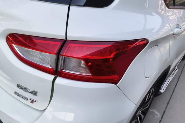 Used GAC Trumpchi GS4 2017 235T Automatic Two-Wheel Drive Luxury Smart Connectivity Version Right Rear Taillight